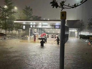 ju162 外勤中突然下大雨，有了它，轻松应对