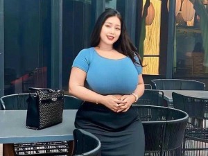 巴西肥婆 BBWBBwBBw 独特的彩色图案设计时尚舒适的女士 T 恤